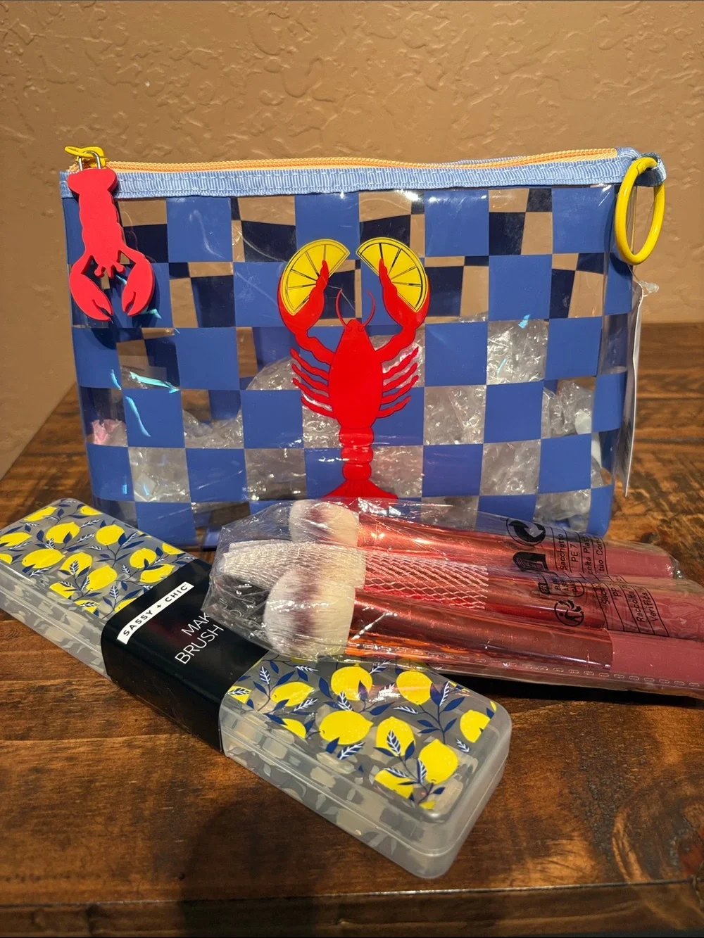 NWT Clear Checkered Lobster Cosmetic Bag with 8 Piece Brush Set & Holder